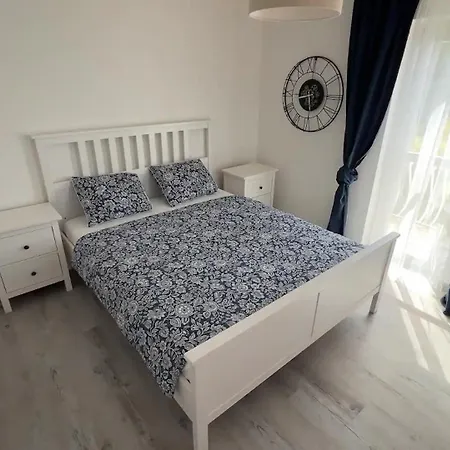 빌라 Four-bedroom Seafront In 마슬레니차