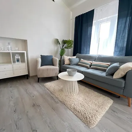 Four-bedroom Seafront In * ماسلينتسا