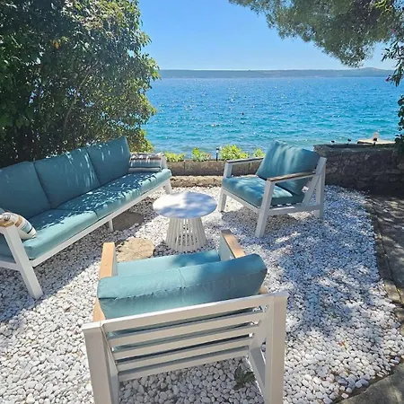 Four-bedroom Seafront In فيلة