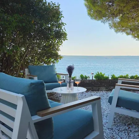 Four-bedroom Seafront In 빌라 *