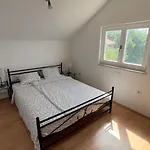 Four-bedroom Seafront In * 马斯莱尼察