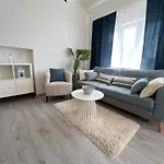 Four-bedroom Seafront In * 马斯莱尼察