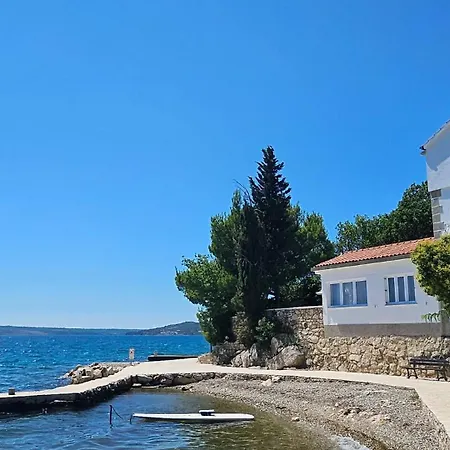 Four-bedroom Seafront In 빌라 마슬레니차
