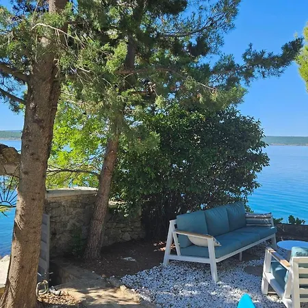 Four-bedroom Seafront In Vila *