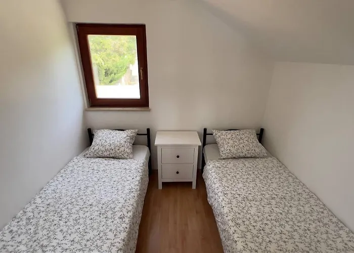 Four-bedroom Seafront In Вилла Масленица