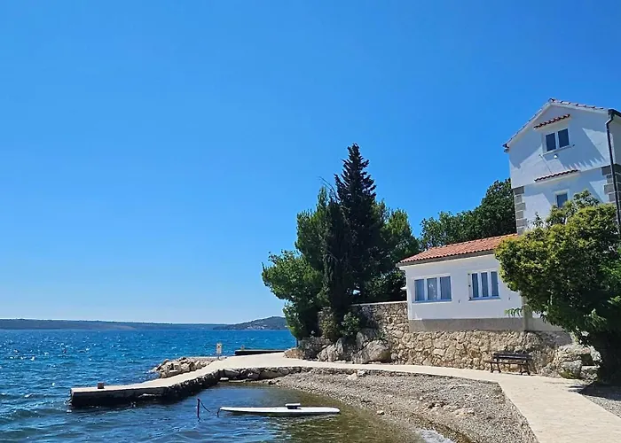 Four-bedroom Seafront In Вилла Масленица