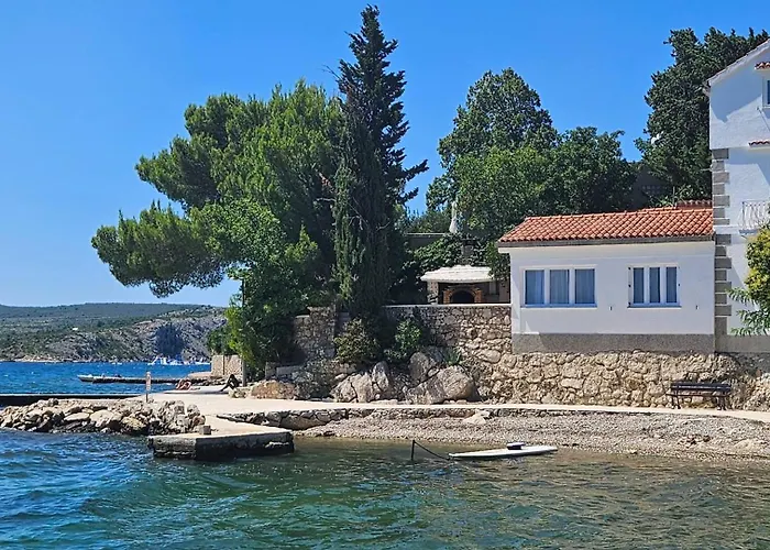 Вилла Four-bedroom Seafront In Масленица